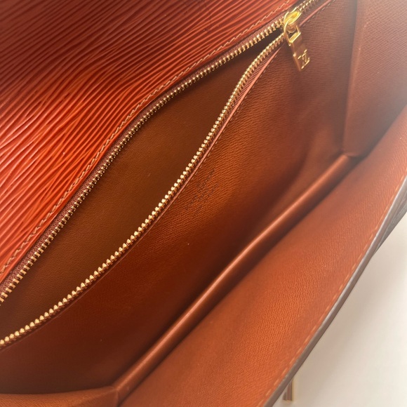 Louis Vuitton Epi Dragonne clutch Kenya brown EUC - Picture 7 of 16